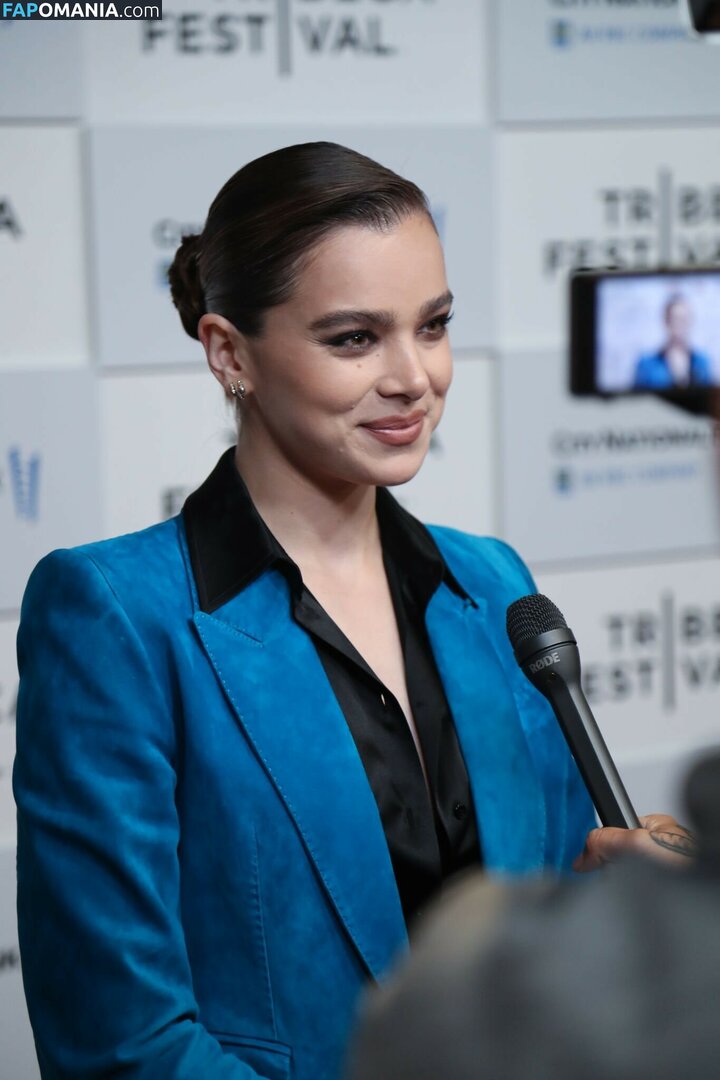 Hailee Steinfeld / haileesteinfeld / https: Nud OnlyFans  Fotografie scursă #30