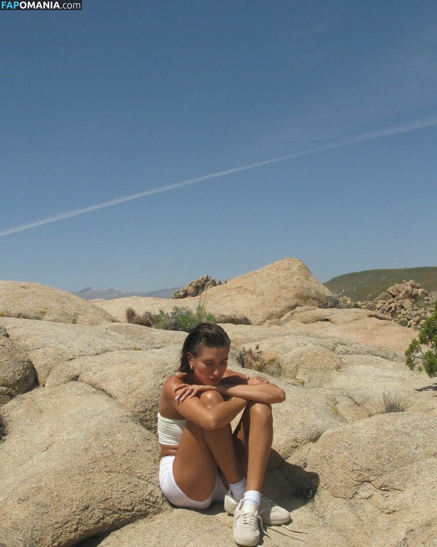 Hailey Baldwin Bieber / haileybieber Nud OnlyFans  Fotografie scursă #10