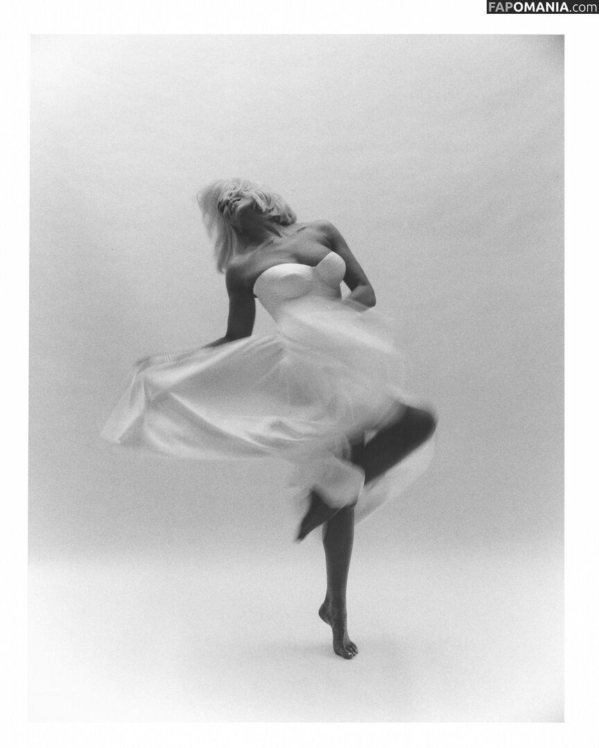 Hannah Waddingham / hannah_waddingham Nud OnlyFans  Fotografie scursă #3