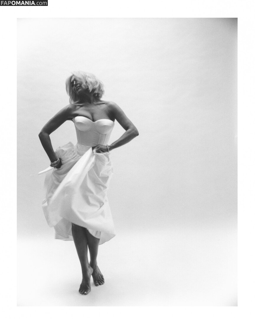 Hannah Waddingham / hannah_waddingham Nud OnlyFans  Fotografie scursă #6