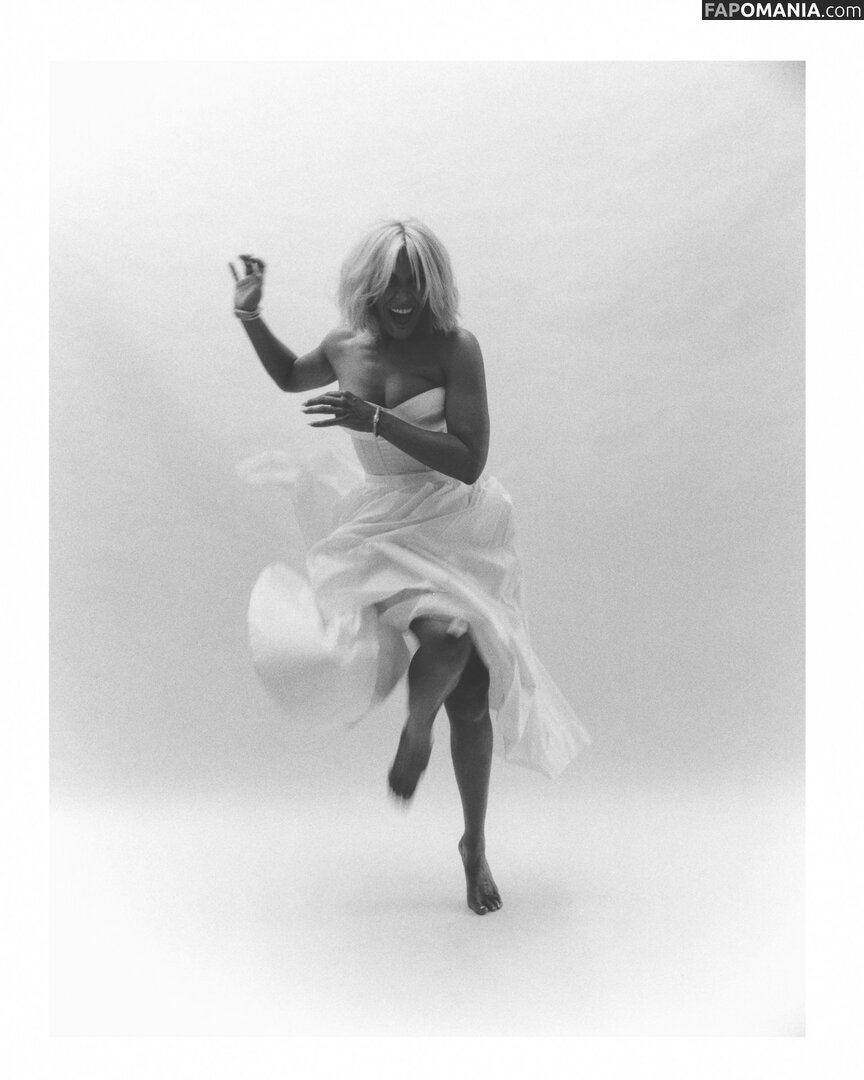 Hannah Waddingham / hannah_waddingham Nud OnlyFans  Fotografie scursă #7