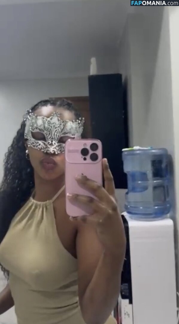 HornAfrica / east african / hickiesnbubbles / hornsafricasafaris Nud OnlyFans  Fotografie scursă #3