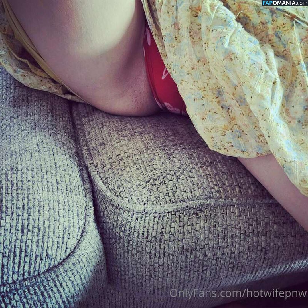 Hotwife J / hotwife_J / hotwifepnw / https: Nud OnlyFans  Fotografie scursă #4