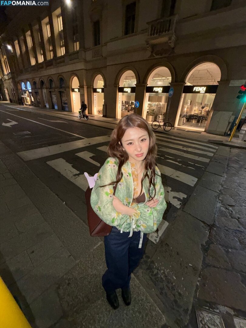 Huh Yunjin 허윤진 / LESSERAFIM / yunjin_lesserafims Nud OnlyFans  Fotografie scursă #19