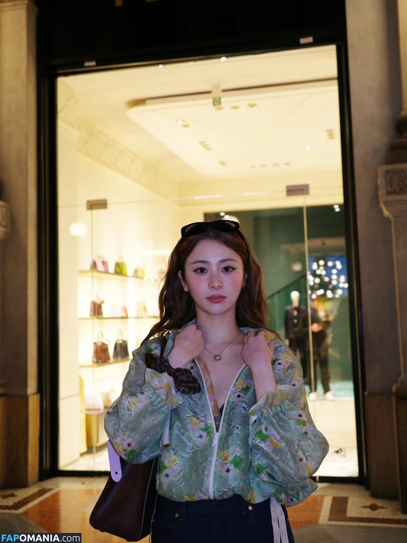 Huh Yunjin 허윤진 / LESSERAFIM / yunjin_lesserafims Nud OnlyFans  Fotografie scursă #22