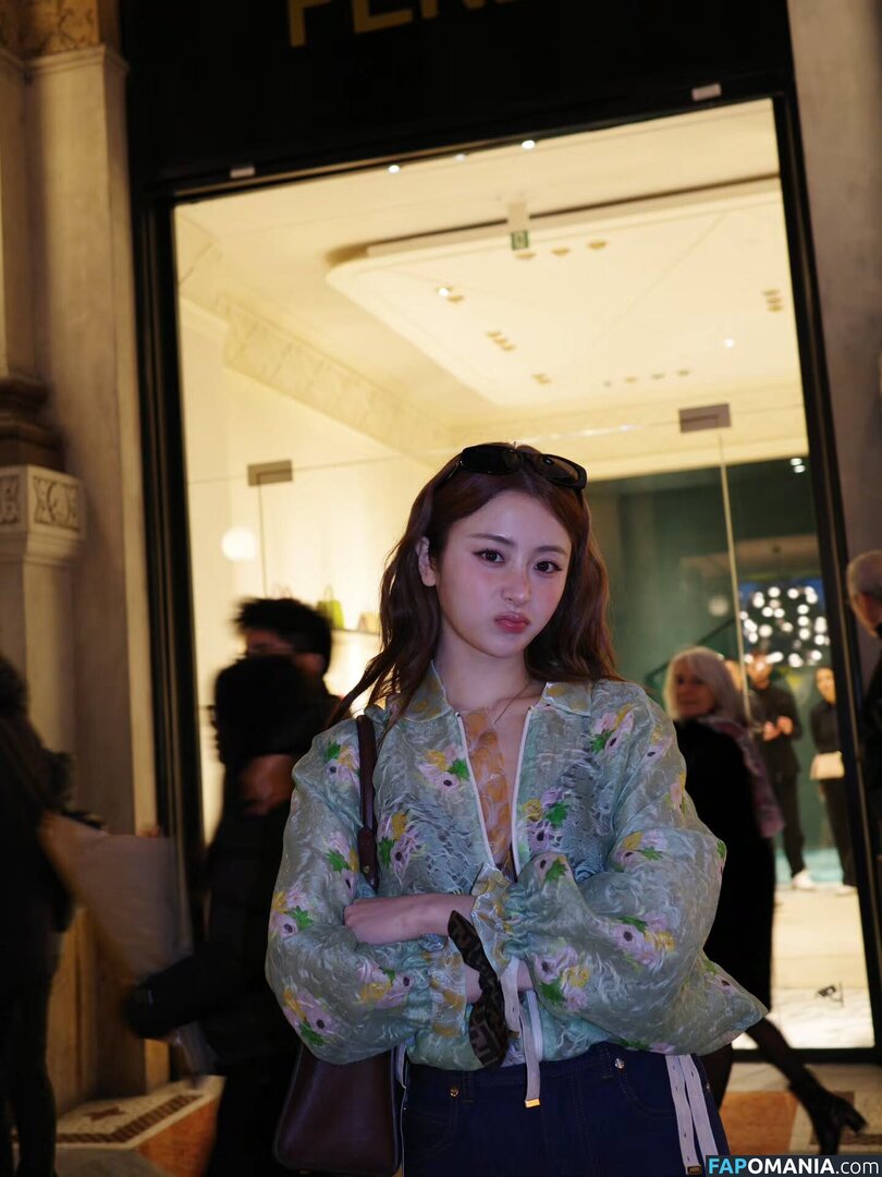 Huh Yunjin 허윤진 / LESSERAFIM / yunjin_lesserafims Nud OnlyFans  Fotografie scursă #32