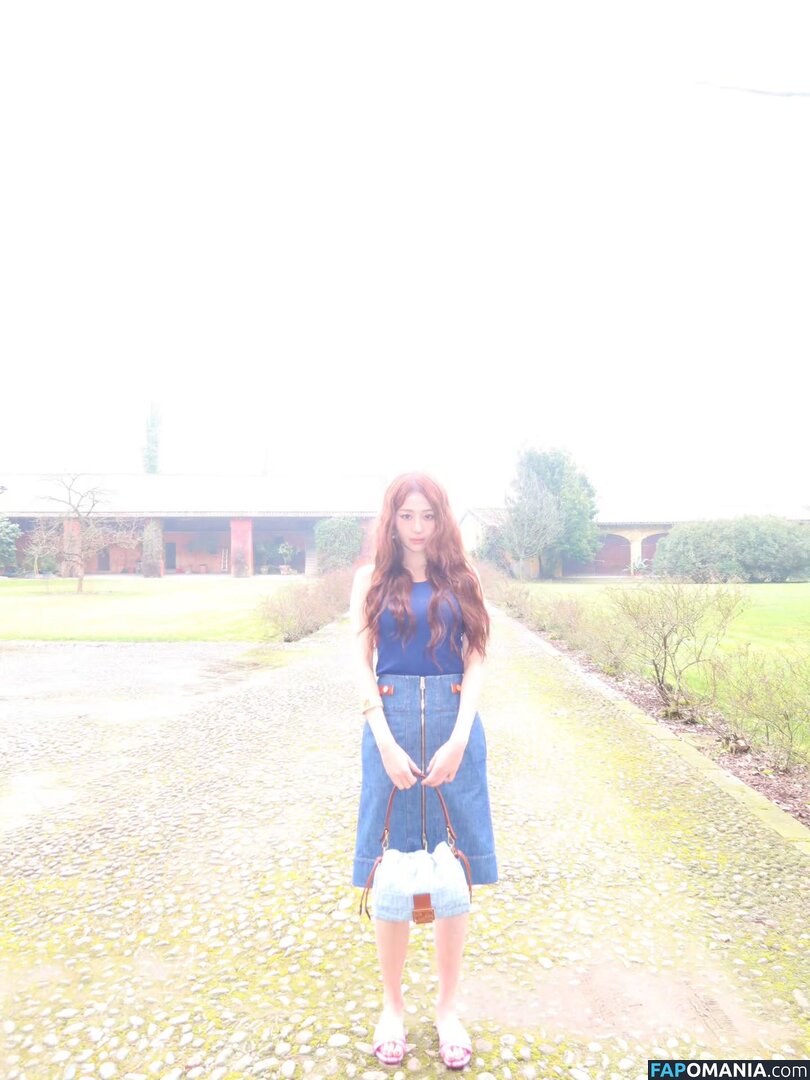 Huh Yunjin 허윤진 / LESSERAFIM / jenaissante Nud OnlyFans  Fotografie scursă #87
