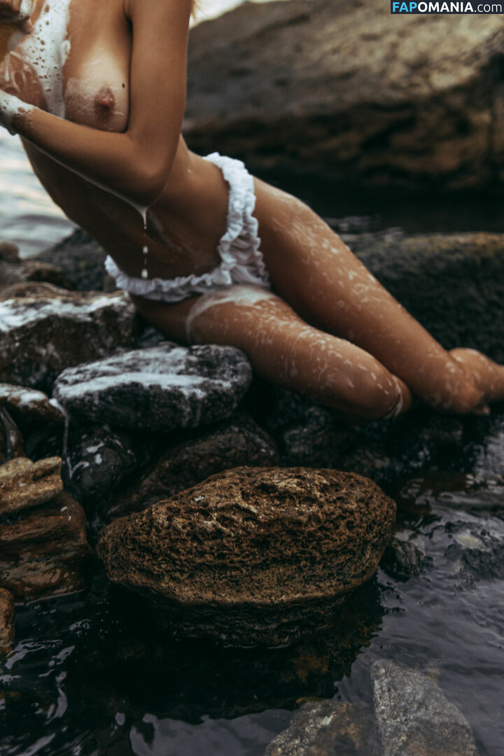 Irimooree Iri_Moore / https: / irimooree Nud OnlyFans  Fotografie scursă #3