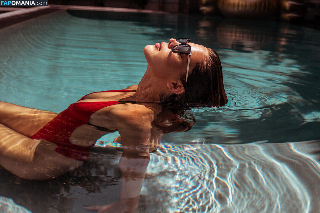 Iris Mittenaere / irismittenaere / summerxiris Nud OnlyFans  Fotografie scursă #38