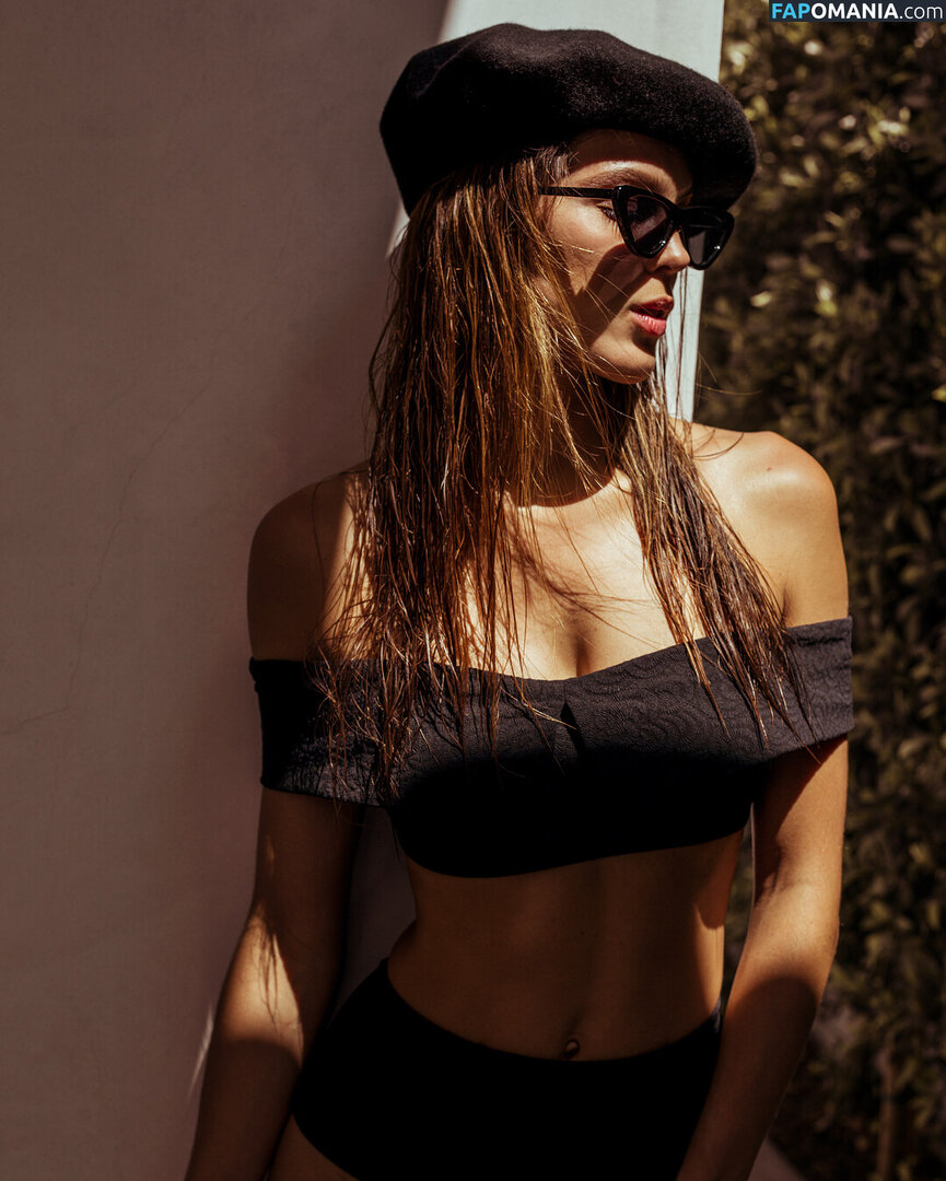 Iris Mittenaere / irismittenaere / summerxiris Nud OnlyFans  Fotografie scursă #39