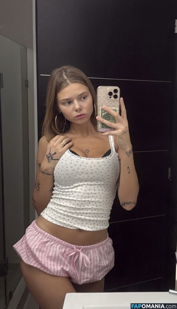Ivasimmetria Nud OnlyFans  Fotografie scursă #3