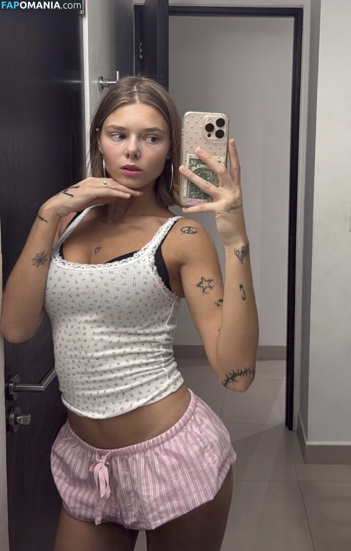 Ivasimmetria Nud OnlyFans  Fotografie scursă #4
