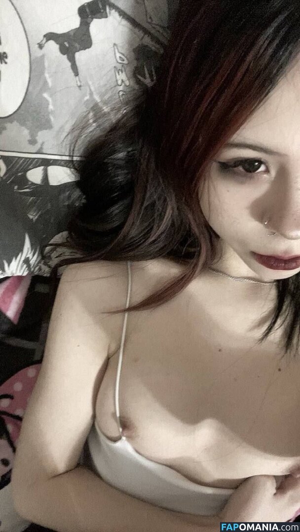 Izolyator Natsuki Nud OnlyFans  Fotografie scursă #6