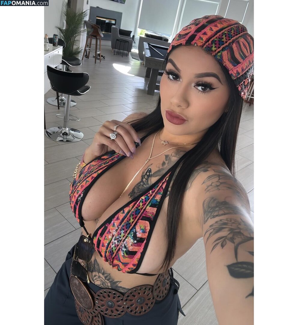 Jessica Elliott / Jessica Estrada / https: / jesslilyelliott / pinky_von_tease / pinkyvont Nud OnlyFans  Fotografie scursă #1