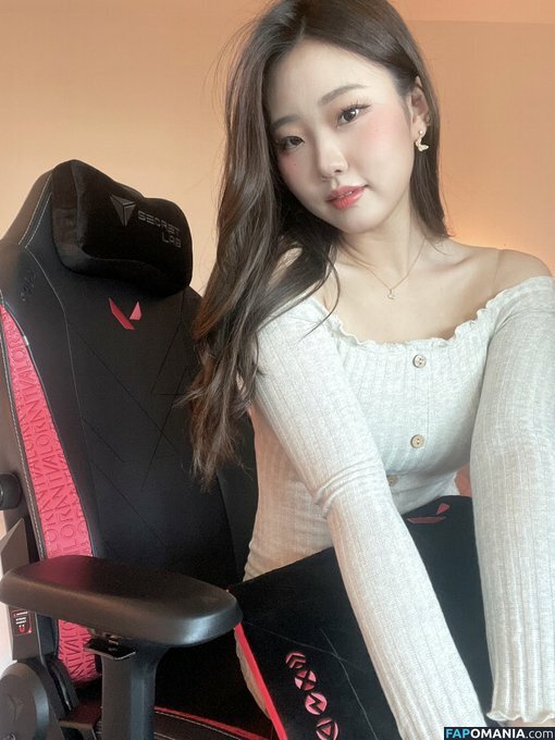 AGirlAndAGame / Jessica / h.yojeong / jessicahkim / jessicanigri Nud OnlyFans  Fotografie scursă #556