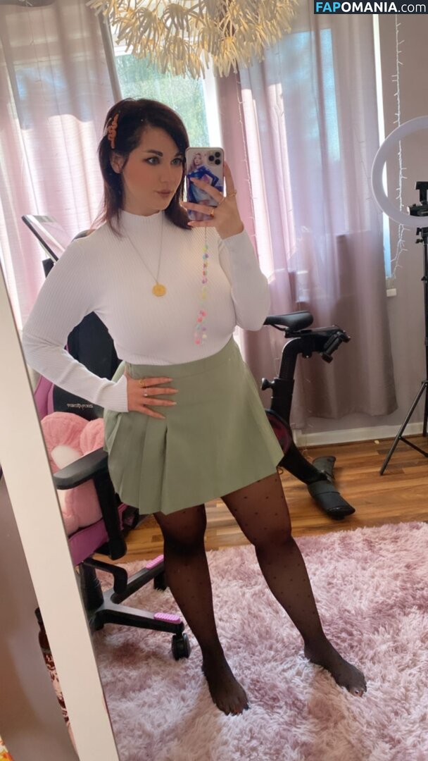 Joulischka Nud OnlyFans  Fotografie scursă #3