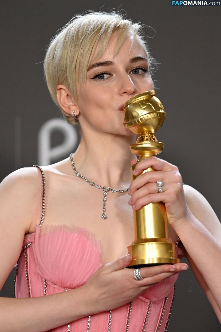 Julia Garner / juliagarnerofficial / ztyg_29 Nud OnlyFans  Fotografie scursă #2