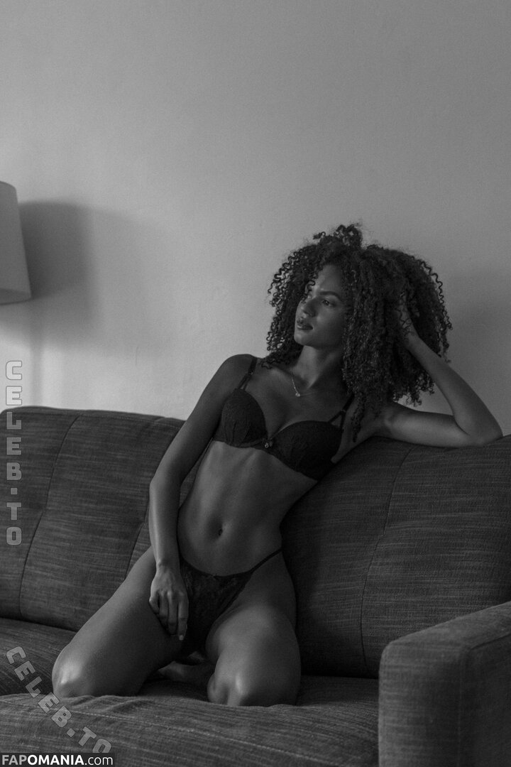 Juliana Nalu / https: / juliananalu / naluando / nalujuliana Nud OnlyFans  Fotografie scursă #321
