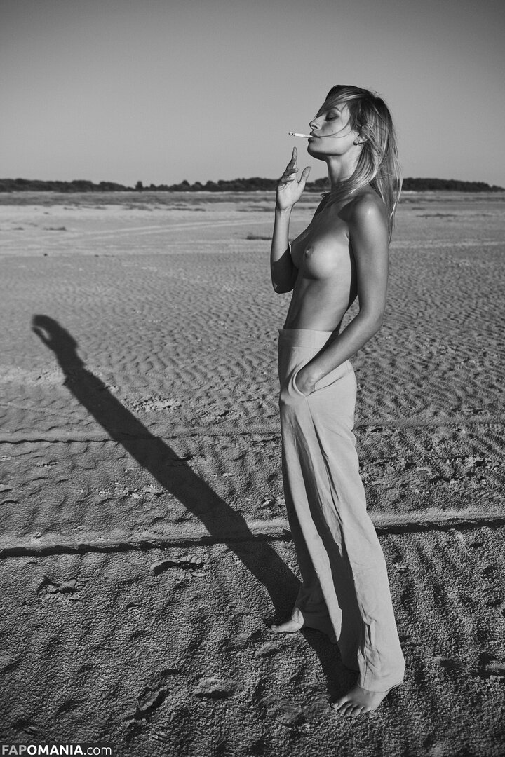 Justine Nicolas / https: / justineNicolas6 / justinenikolaiev Nud OnlyFans  Fotografie scursă #7