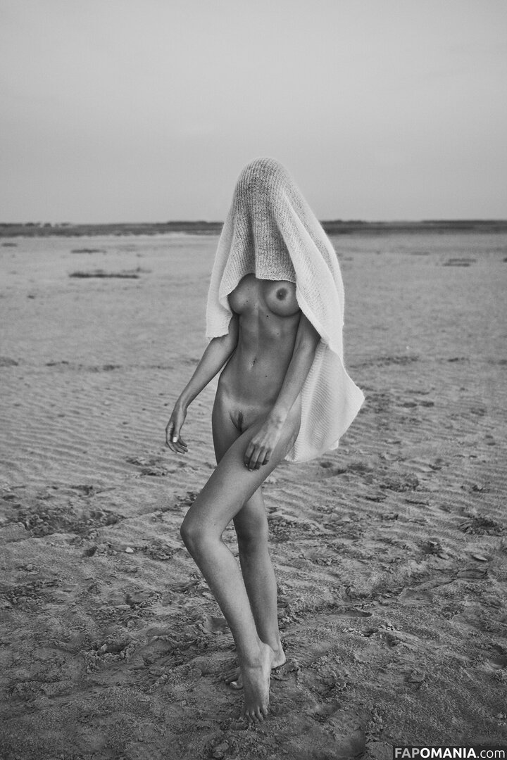 Justine Nicolas / https: / justineNicolas6 / justinenikolaiev Nud OnlyFans  Fotografie scursă #8