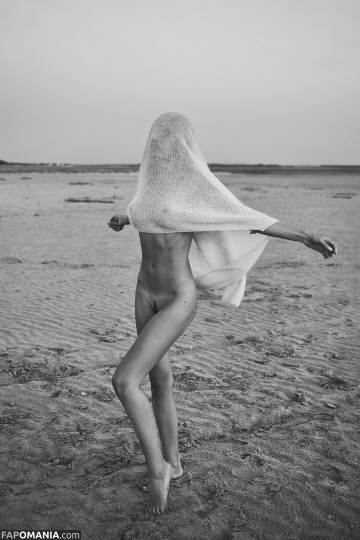 Justine Nicolas / https: / justineNicolas6 / justinenikolaiev Nud OnlyFans  Fotografie scursă #10
