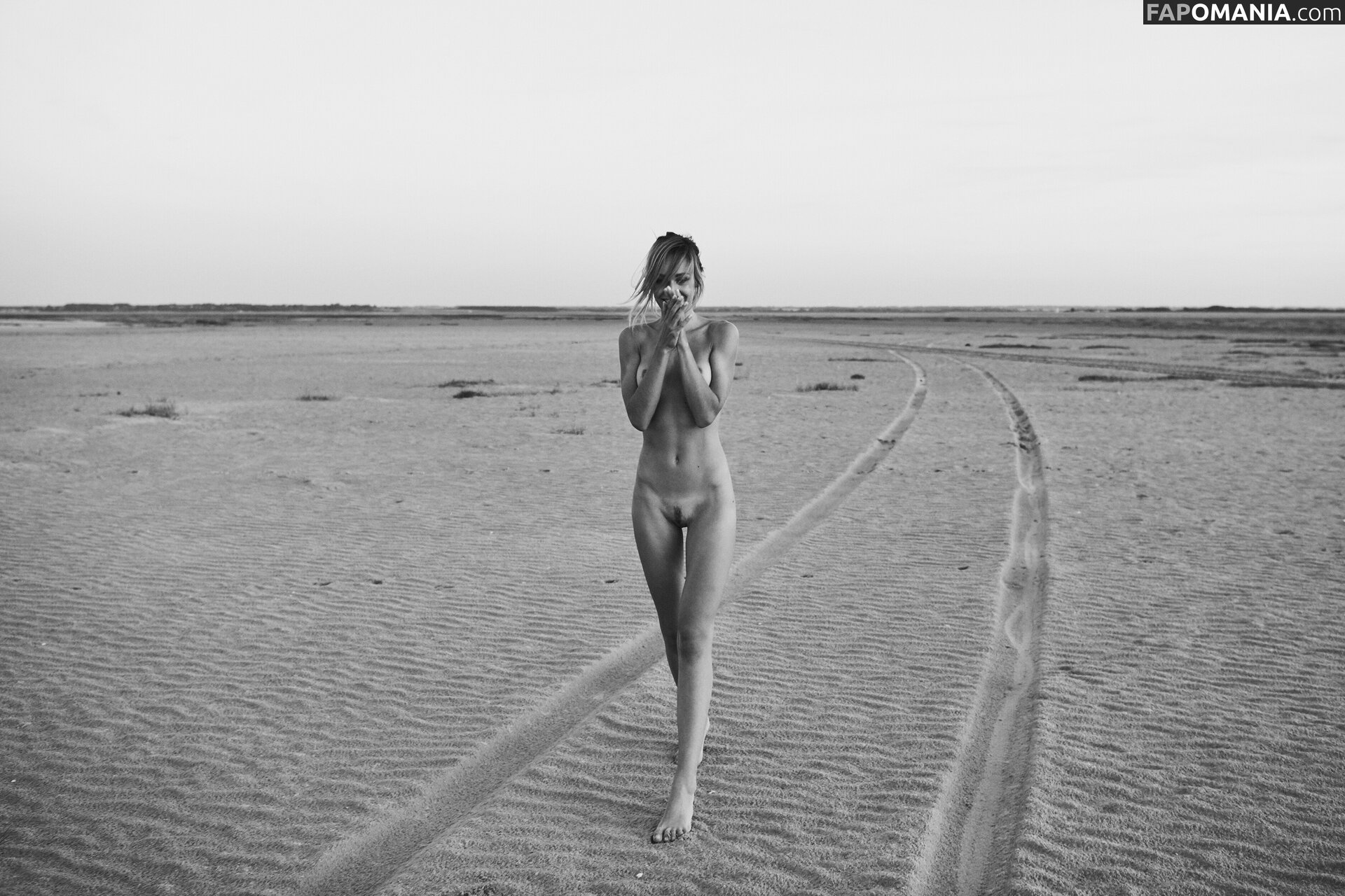 Justine Nicolas / https: / justineNicolas6 / justinenikolaiev Nud OnlyFans  Fotografie scursă #11