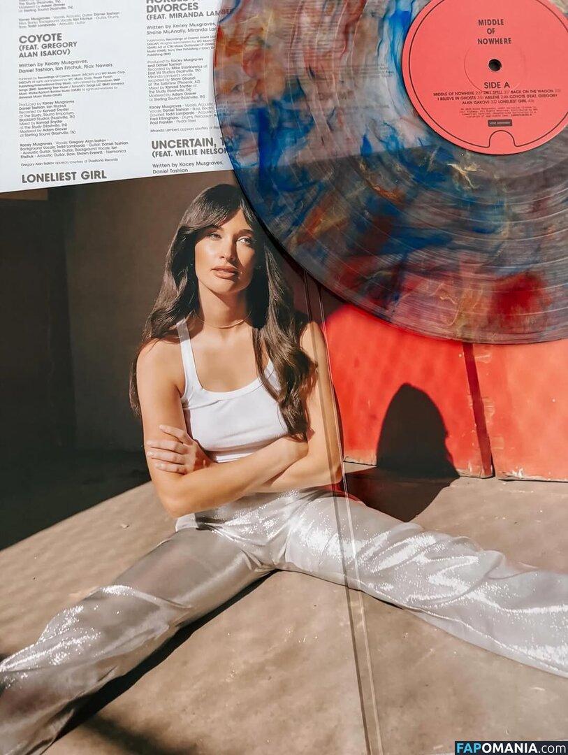 Kacey Musgraves / heavenlyyhazel / spaceykacey Nud OnlyFans  Fotografie scursă #14