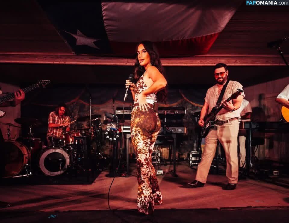 Kacey Musgraves / heavenlyyhazel / spaceykacey Nud OnlyFans  Fotografie scursă #34