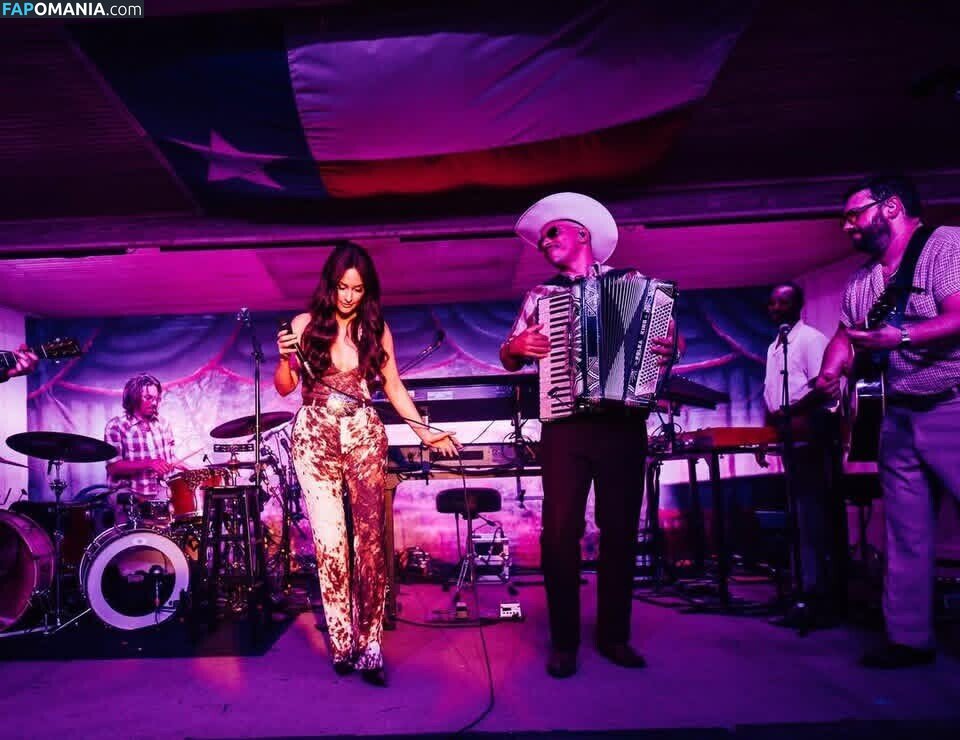 Kacey Musgraves / heavenlyyhazel / spaceykacey Nud OnlyFans  Fotografie scursă #35