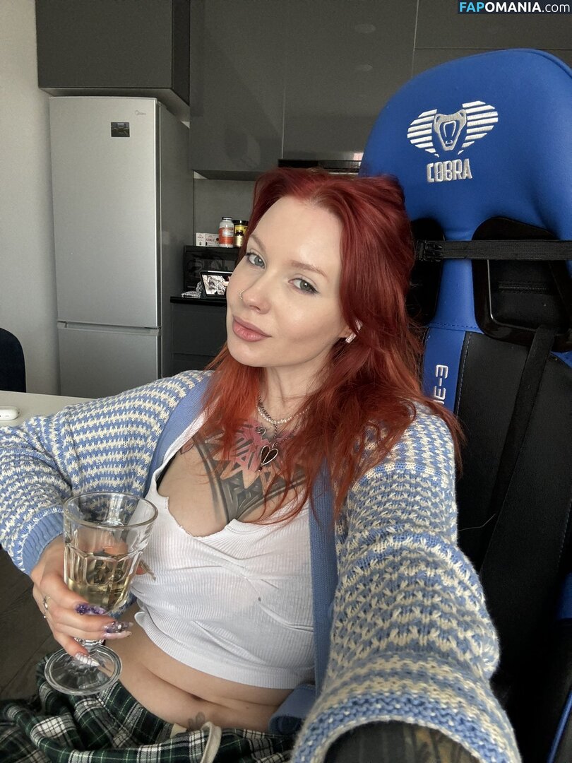 Karina Kherman / NebelaiaK / kher.man Nud OnlyFans  Fotografie scursă #10