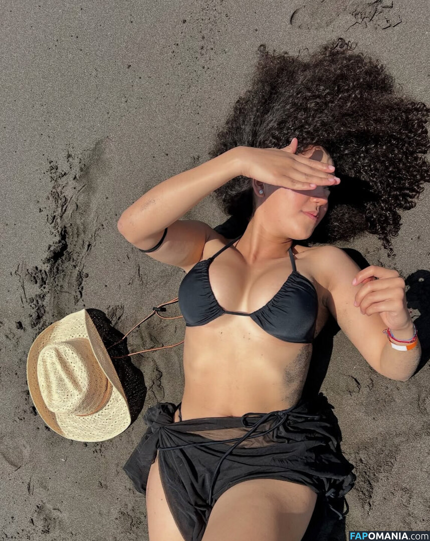 Karla Alessandra / Ksscurl Nud OnlyFans  Fotografie scursă #5