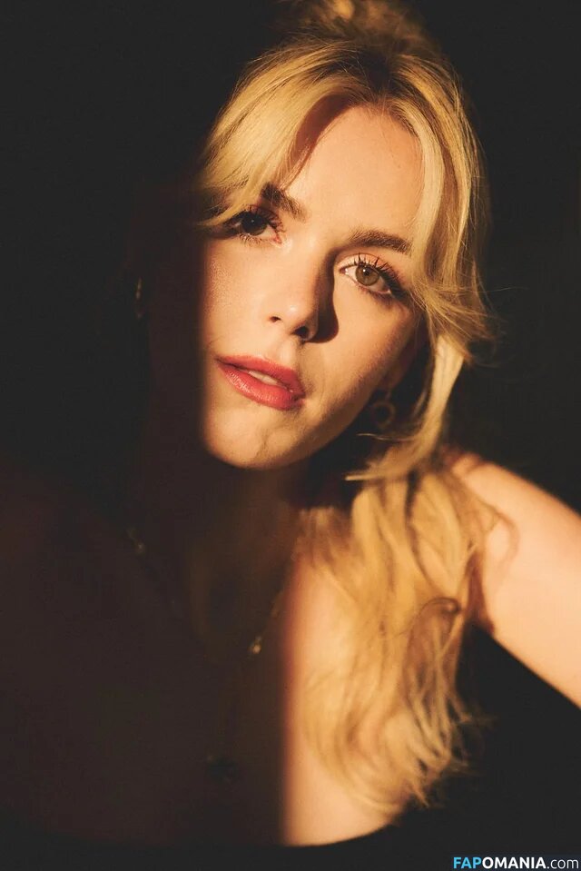 AdventuresSabrina / Kiernan Shipka / kiernanshipka Nud OnlyFans  Fotografie scursă #21