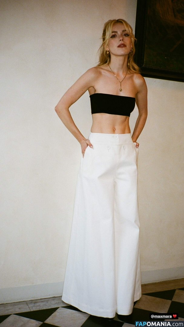 AdventuresSabrina / Kiernan Shipka / kiernanshipka Nud OnlyFans  Fotografie scursă #86