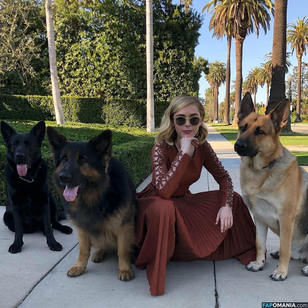 AdventuresSabrina / Kiernan Shipka / kiernanshipka Nud OnlyFans  Fotografie scursă #656