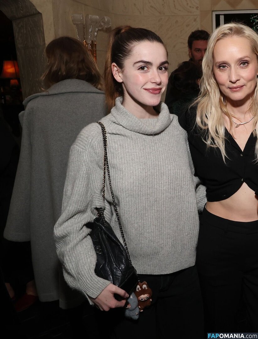 AdventuresSabrina / Kiernan Shipka / kiernanshipka Nud OnlyFans  Fotografie scursă #1551