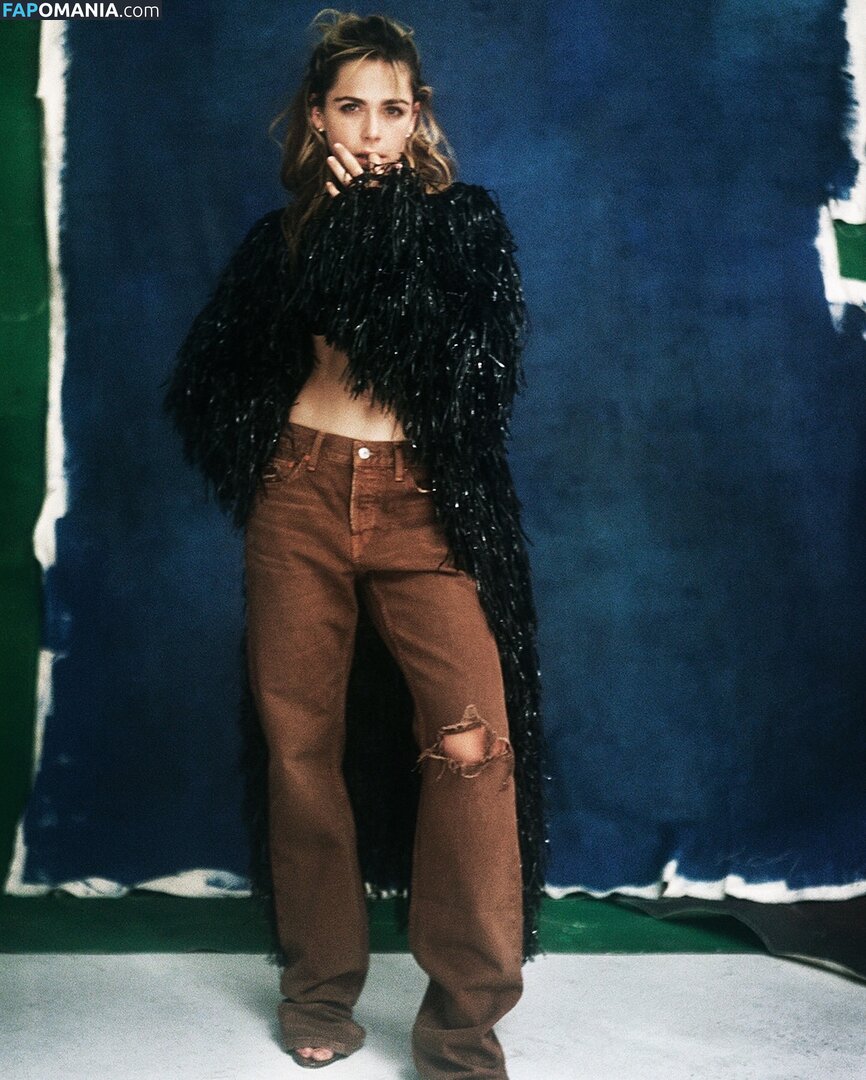 AdventuresSabrina / Kiernan Shipka / kiernanshipka Nud OnlyFans  Fotografie scursă #1554