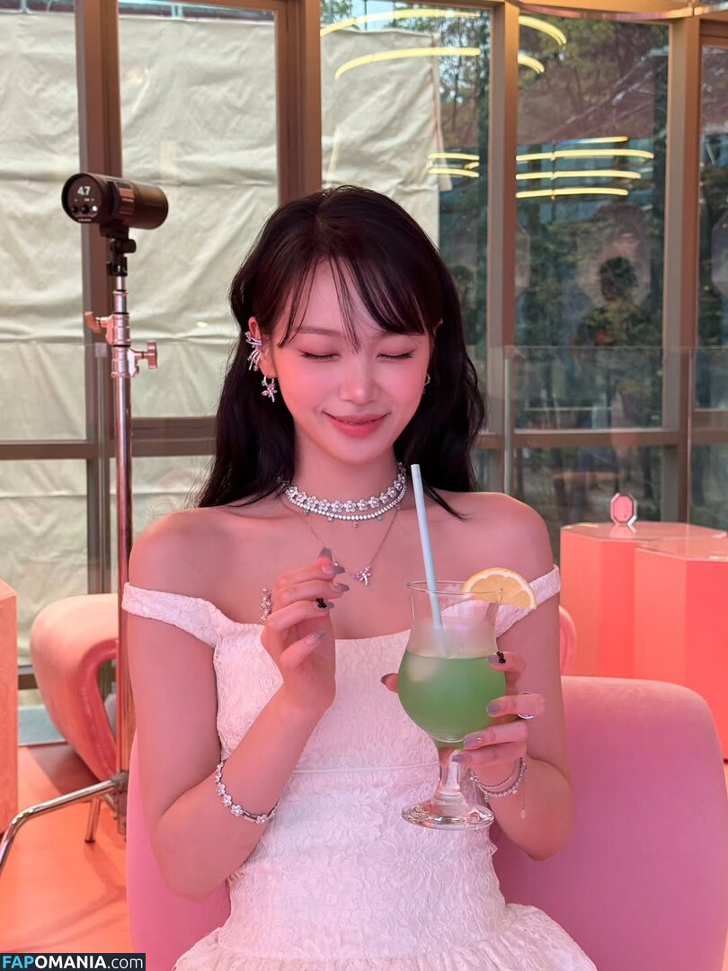 Kim Chaewon / _chaechae_1 / 김채원 Le Sserafim Nud OnlyFans  Fotografie scursă #49