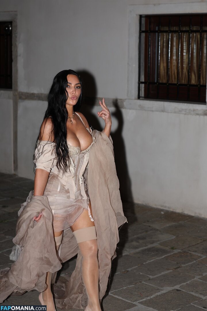 Kim Kardashian / kimkadarshian / kimkardashian Nud OnlyFans  Fotografie scursă #23