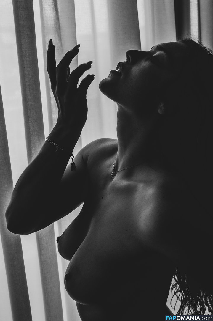 Kimkah / Kimkardhashish / Kimpoossyble / laurakimka Nud OnlyFans  Fotografie scursă #13