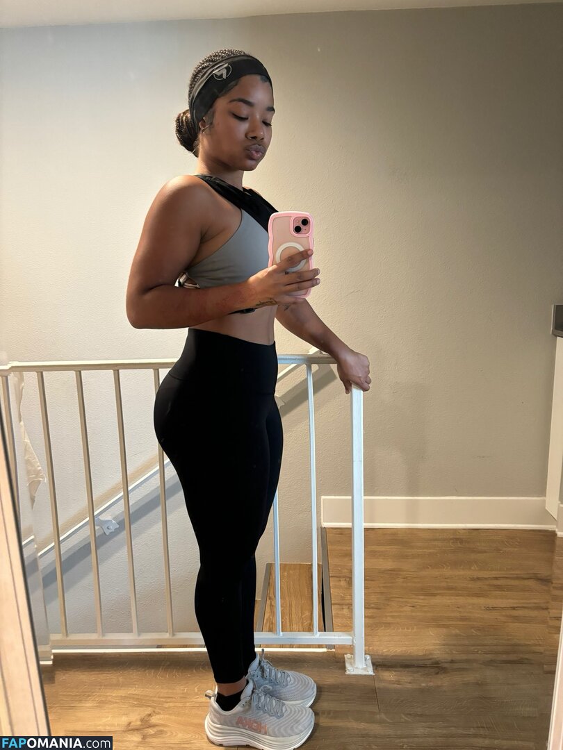 Kyylareneee / kurlykyy / kurrlyyy / kyylarenee Nud OnlyFans  Fotografie scursă #4