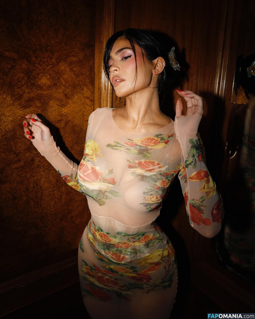 Kylie Jenner / https: / kyliejenner / kyliejenner.2 Nud OnlyFans  Fotografie scursă #123