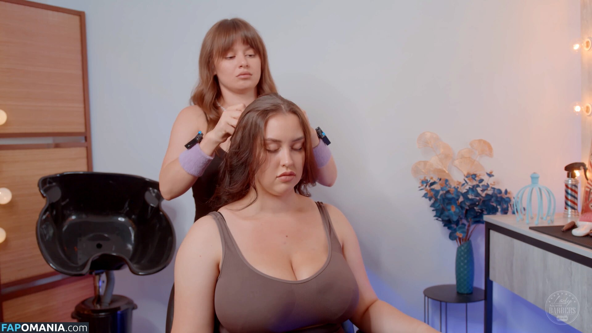 Lady Barbers Asmr / asmrladybarbers Nud OnlyFans  Fotografie scursă #2