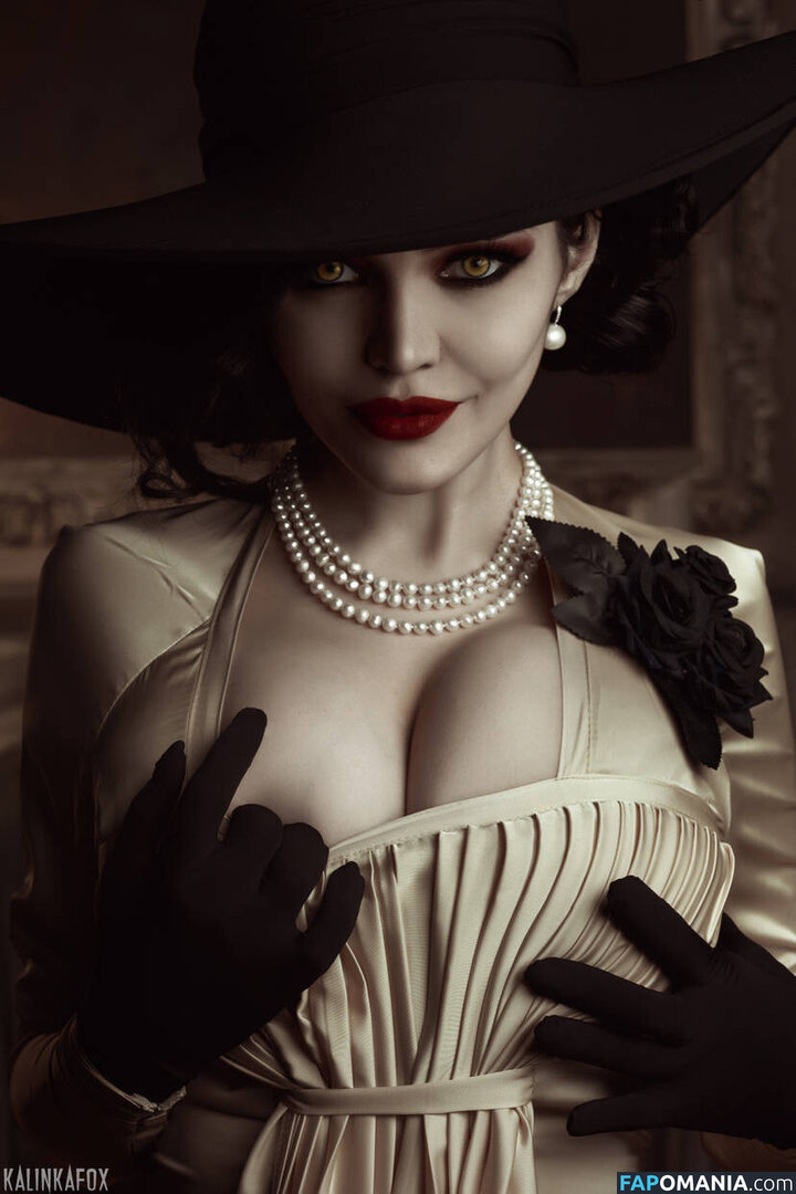 Alcina Dimitrescu and Bela Dimitrescu / Cassandra Dimitrescu / Daniela Dimitrescu / Lady Dimitrescu / ladydumitrescu Nud OnlyFans  Fotografie scursă #3