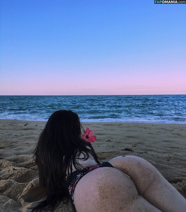 Larissa Peyerle / https: / larissapeyerle Nud OnlyFans  Fotografie scursă #3