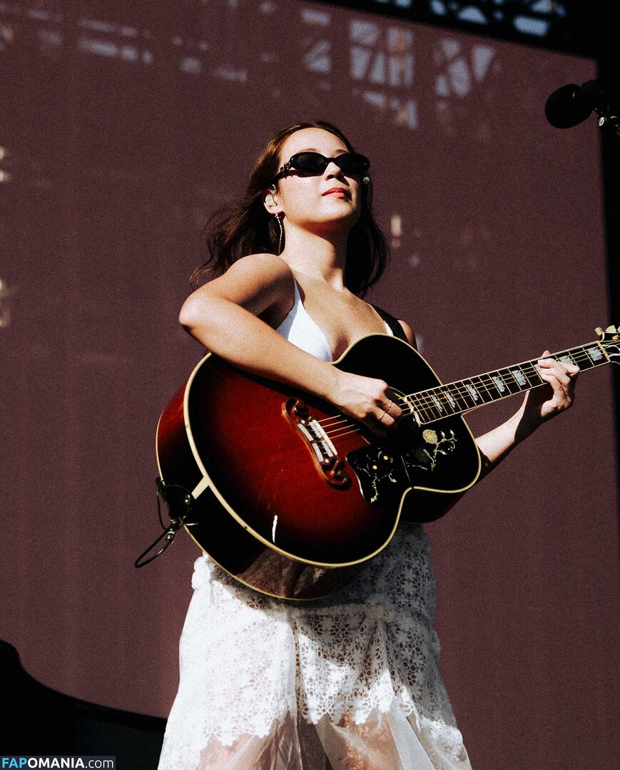 Laufey Lin / laufey Nud OnlyFans  Fotografie scursă #109