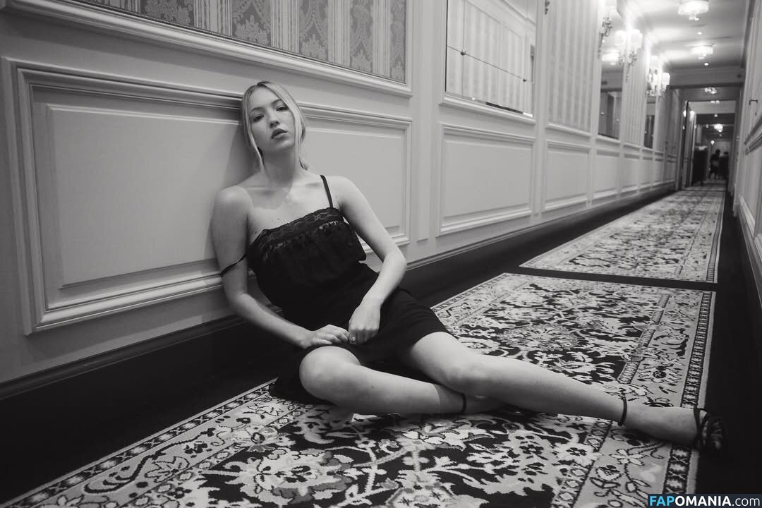 Lila Grace Moss Hack / https: Nud OnlyFans  Fotografie scursă #8