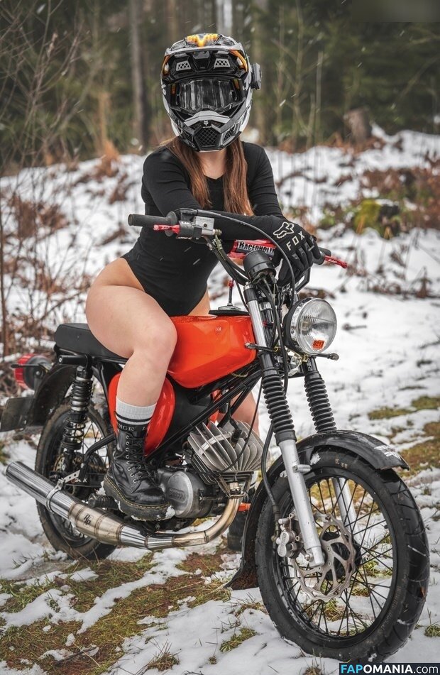 Lisamoto / lisaa.moto Nud OnlyFans  Fotografie scursă #12