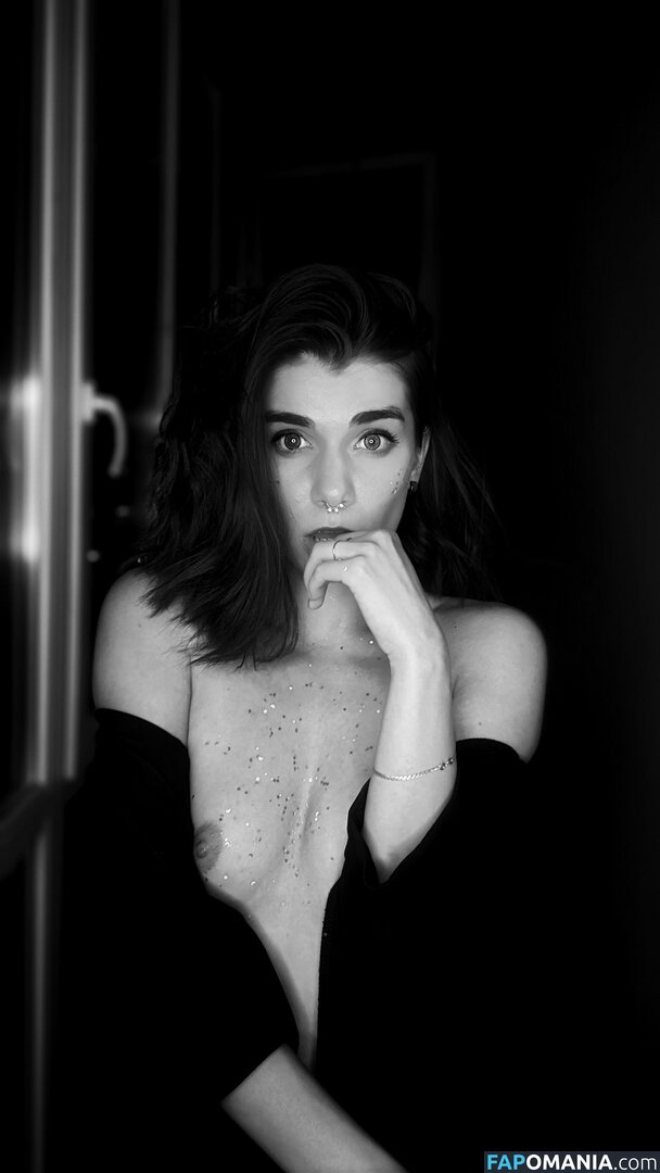 Little Satana / little.satana / s.satana_666 / tomnaya_satana Nud OnlyFans  Fotografie scursă #34