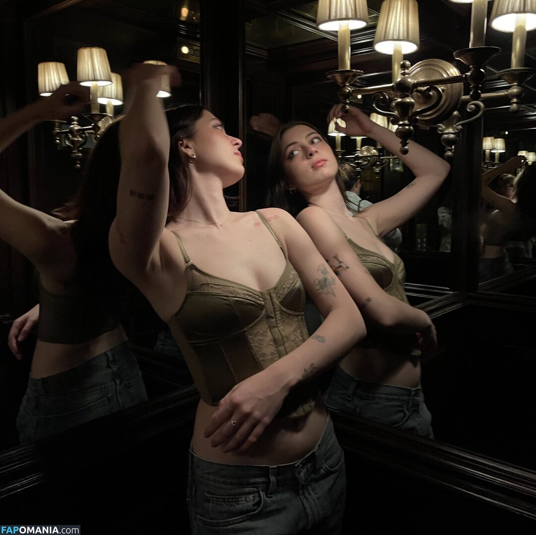 Lizzy McAlpine / jesus_yo / lizzymcalpine Nud OnlyFans  Fotografie scursă #20