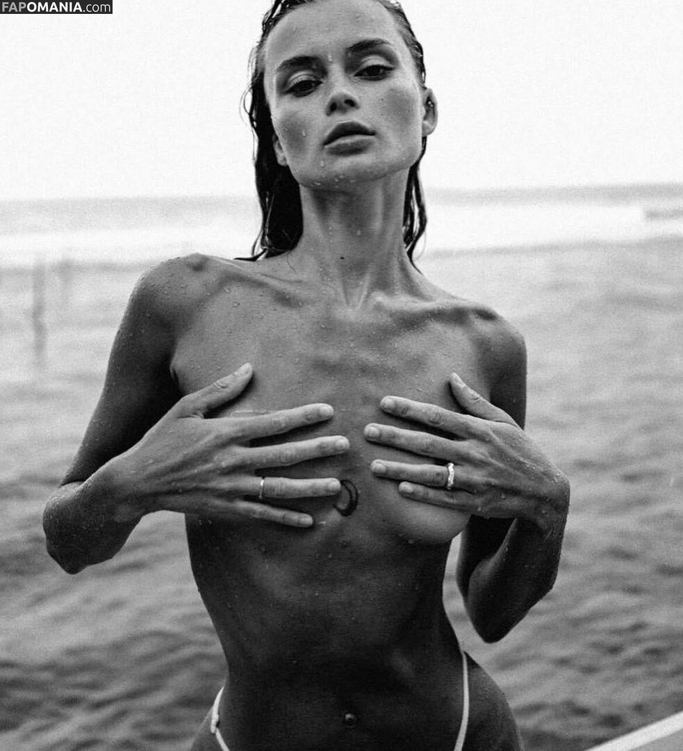 Lola Dikova / loladikovaa Nud OnlyFans  Fotografie scursă #3